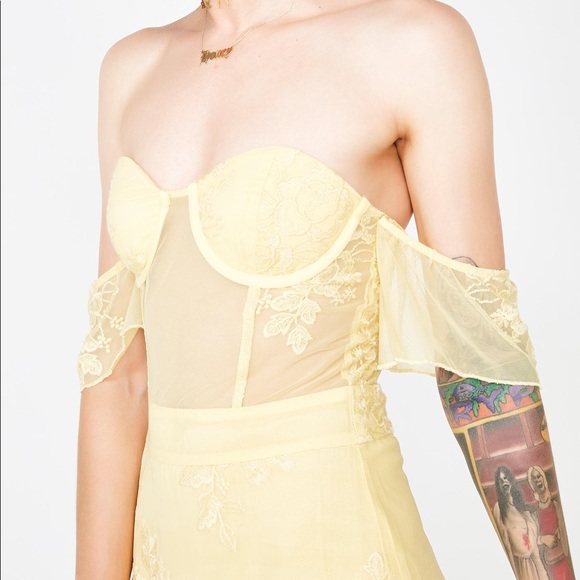 Lace dress - Picture 2 of 5